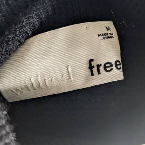 Aritzia Wilfred Free | Naomi merino wool cropped turtleneck sweater in Black - Picture 6 of 10